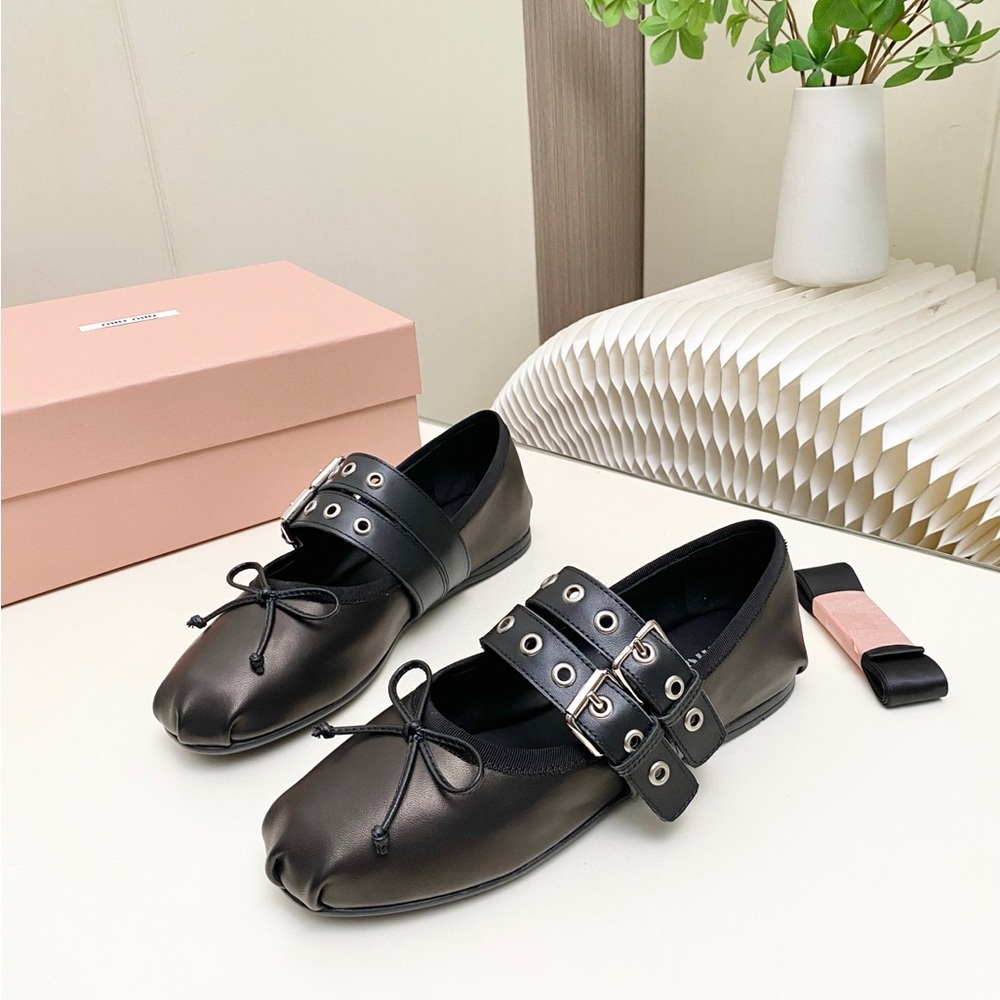 Miu Miu Women's Leather Ballet Flats🍏🍏🍏 - Picture 2 of 8